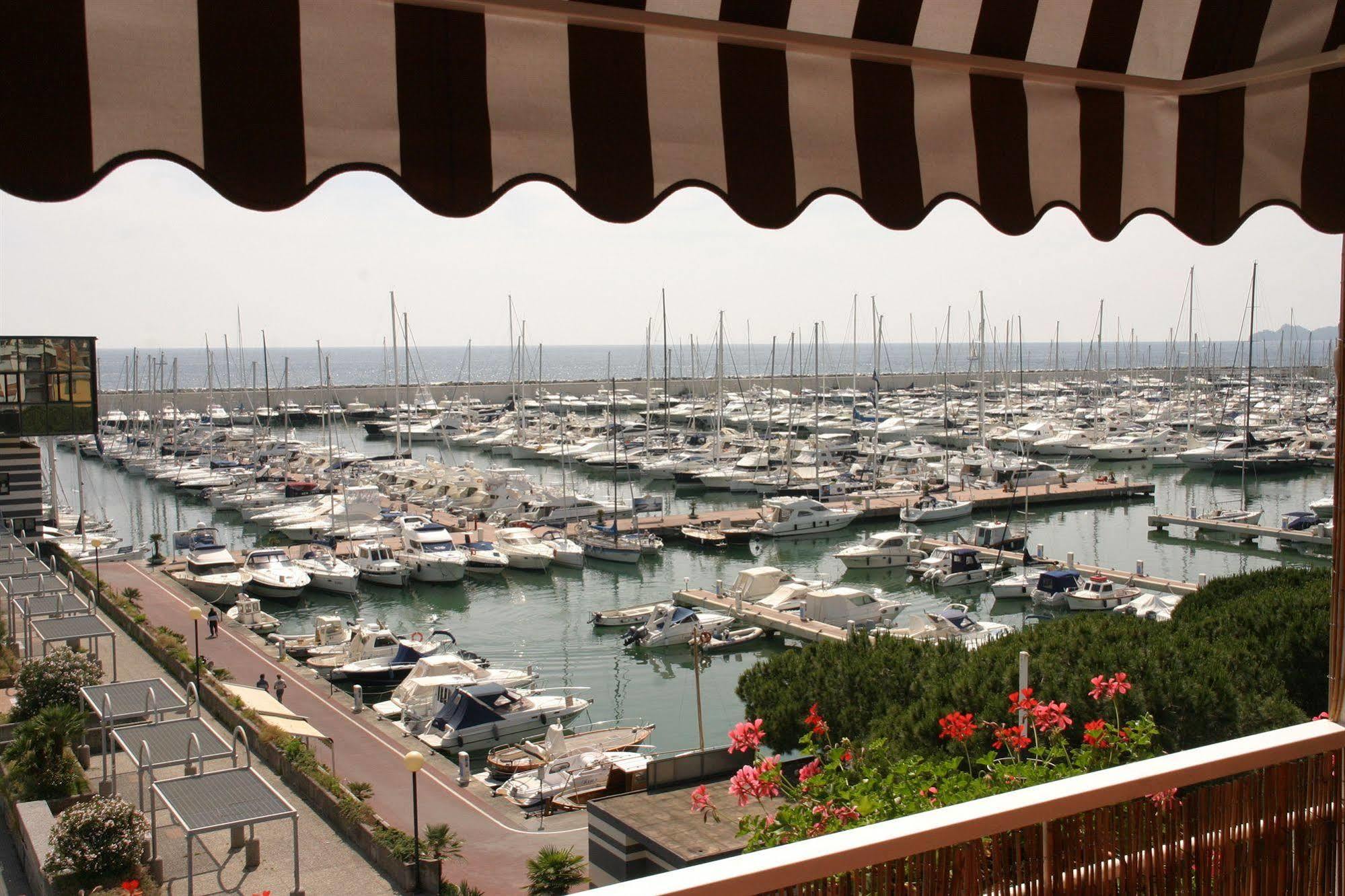 Hotel Ancora Riviera Lavagna Kültér fotó